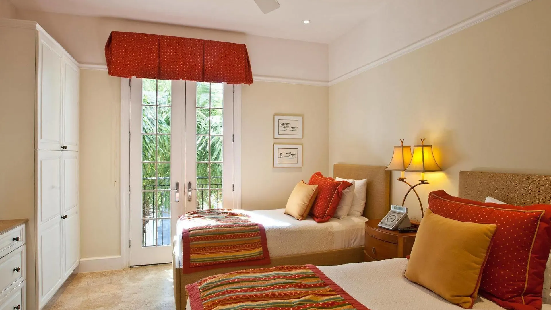 The Regent Grand Hotel Grace Bay